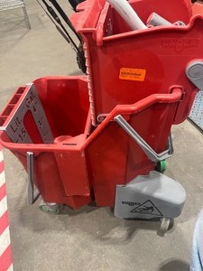 lot 5EN image: Mop bucket with wringer (5890710)