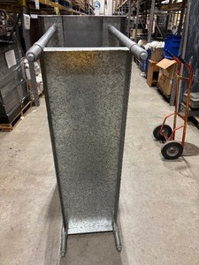 lot 4SB image: Metal Table #2 (589100)