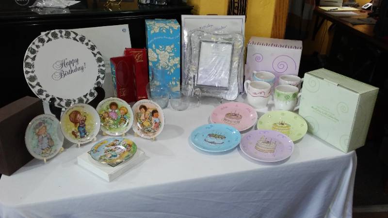 lot 843 image: Avon Presidential Club Collectibles (24)