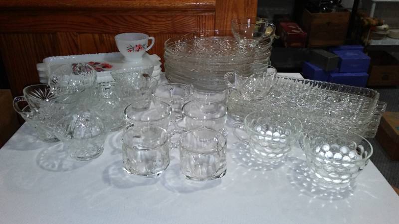 lot 849 image: Avon Gift Collection Wine Glasses (8) And Stemware. Meito China, Anchor Hocking, Federal Snack Trays and Cup Assortment.