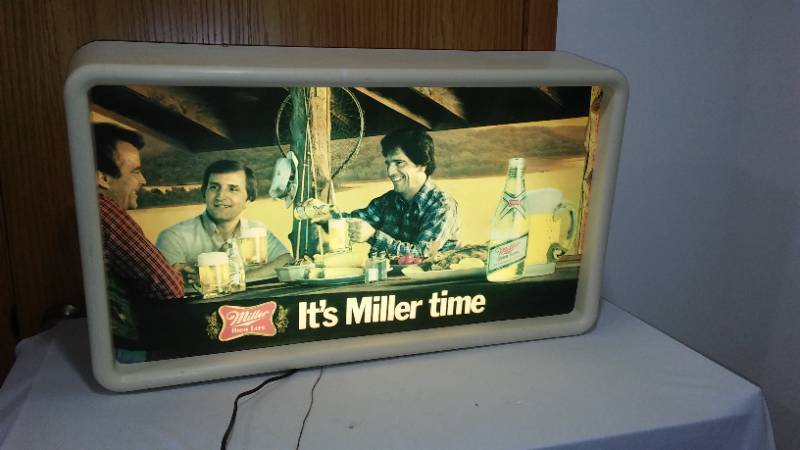 lot 848 image: 1980s Lighted  Its Miller Time Display and Light, Works.