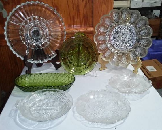 lot 850 image: Vintage Norwood, Libby Federal, Columbia Ruffled and Divided Snack Dish, Schumann Oval, Sabin, Taylorsmith Killarney, Diamond Cut Depression And More.
