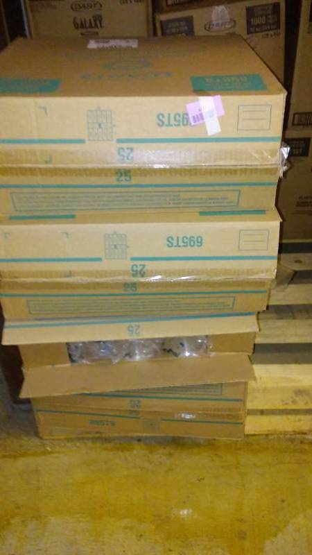 lot 887 image: Dart 695TS Straw Lids (4) Cases.