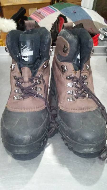 lot 912 image: Itasca Thinsulate Boots, Size 8