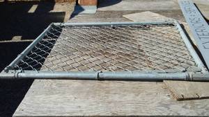 lot 805 image: Chain Link Gate 