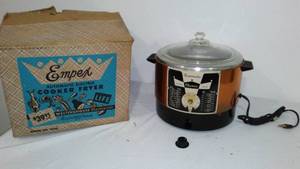 lot 886 image: Vintage Empex Electric Cooker Fryer.