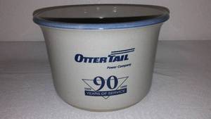 lot 919 image: Redwing Ottertail Power Crock, Numbered Edition.
