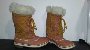 lot 925 image: Ladies Size 8 12 Winter Boots by Global Win