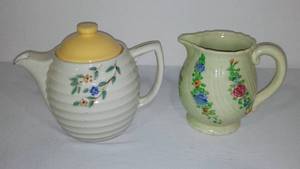 lot 934 image: Porcelain Vitreous China Beehive Teapot and More. Cira 1930