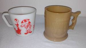 lot 937 image: Vintage Pyrex Cicus Cup and 1980s What a Burger Mug.