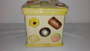 lot 940 image: Vintage Stoneware Cookie Jar, Japan.