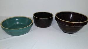 lot 945 image: Vintage Redwing and Yellow Ware Pottery Bowls (3).