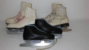 lot 672 image: Vintage Youth Ice Skates (3)  Super Cute.