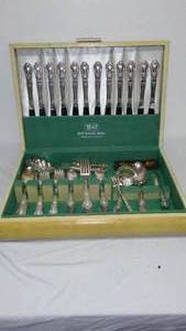 lot 676 image: 1847 Rogers Bros. Heritage Silverware (Setting For 12).