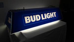 lot 685 image: Vintage Bud light Pool Table Billard Light.