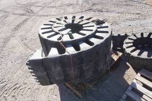 lot 7 image: One Pair Over The Tire Skid Loader Skid Steer Rubber Tracks