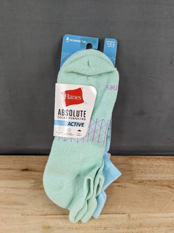 lot 105J image: 4 Brand New Pairs of Womens Hanes Absolute Active No Show Socks - Size 5-9