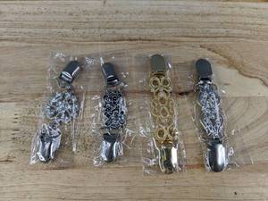 lot 151 image: 4 Piece Vintage Sweater Shawl Clips - Brand New