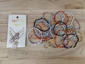 lot 152 image: 21 Beaded Elastic Bracelets & 3 Unicorn BFF Necklaces - Brand New