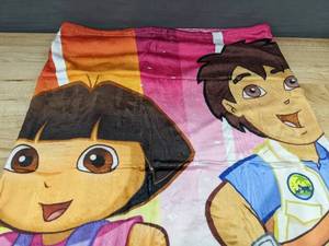 lot 219 image: Dora the Explorer Throw Blanket 40 x 50 - Brand New