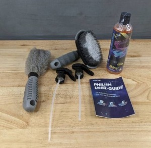 lot 269 image: Philisn Car Wash Shampoo and Accessories Kit - Brand New
