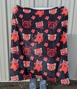lot 64E image: Disneys Turning Red Throw Blanket 40 x 50 - Brand New