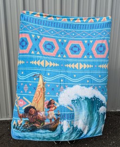 lot 88E image: Moana Throw Blanket 50 x 68 - Brand New