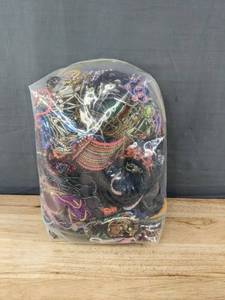 lot 17E image: Beaded Costume Jewelry - 12 lbs 4 oz C