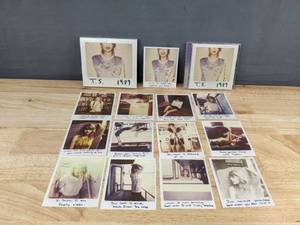 lot 50E image: Taylor Swift 1989 CD with Collectible Photos C