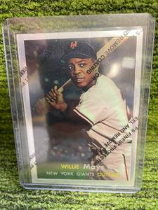lot 5 image: 1996 Topps Finest Willie Mays