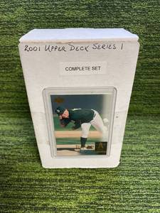 lot 17 image: 2001 Upper Deck Series 1 Baseball Set