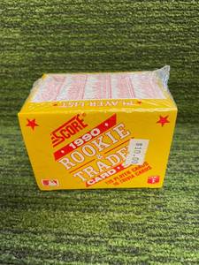 lot 19 image: 1990 Score Rookie & Traded Card Set Baseball