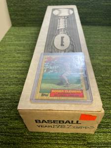 lot 209 image: 1987 Topps MLB Complete Base Set