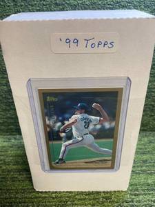 lot 242 image: 1999 Topps MLB Complete Base Set
