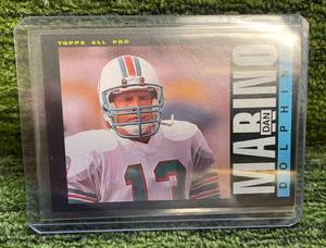 lot 105 image: 1985 Topps Football Dan Marino Card