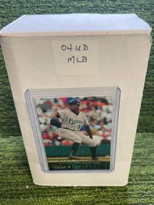 lot 166 image: 2004 Upper Deck Baseball Set #1-270