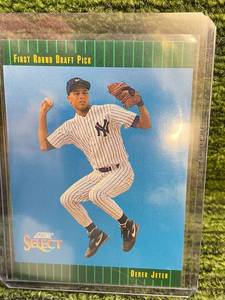 lot 118 image: 1992 Score Select Derek Jeter Rookie Card