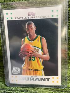 lot 80 image: 2007 Topps Kevin Durant White Border Rookie