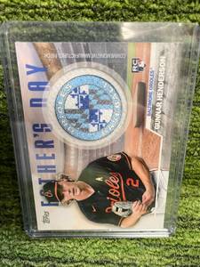 lot 24 image: 2023 Topps Series 2 Gunnar Henderson Fathers Day Jersey Relic Rookie