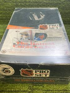 lot 215 image: 1991 NHL Pro-Set Sealed Hobby Box