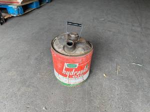 lot 33 image: Farm Oyl Hydraulic Oil Can