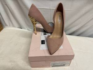 lot 56 image: Size 9 Katniss Pumps