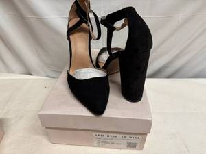 lot 57 image: Size 10 Larisa Pumps