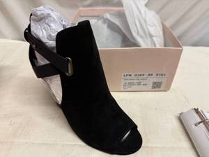 lot 58 image: Size 8 Rika Dress Sandals