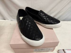 lot 59 image: Size 7.5 Ronna Sneakers