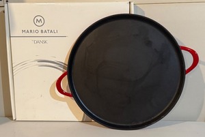 lot 18 image: LLSTR - Mario Batali by Dansk 15-Inch Classic Enameled Cast Iron Pizza Pan Red