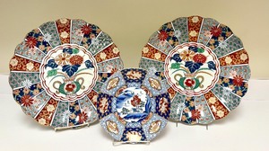 lot 59 image: PTRY - Set of 3 Japanese Imari Style Decorative Plates
