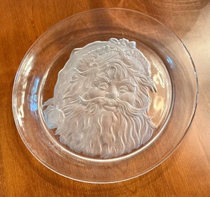lot 61 image: PTRY - Vintage Toscany Holiday Embossed Santa Glass Platter 13 Inch