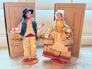 lot 84 image: K - Pair of 10.5 Inch Santon de Provence Claude Carbonel Figures with Baskets