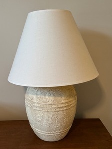 lot 97 image: D - Textured Ceramic Table Lamp with Shade